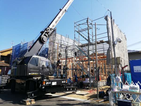 新たな〝木の城〟箕島で棟上げ進行中