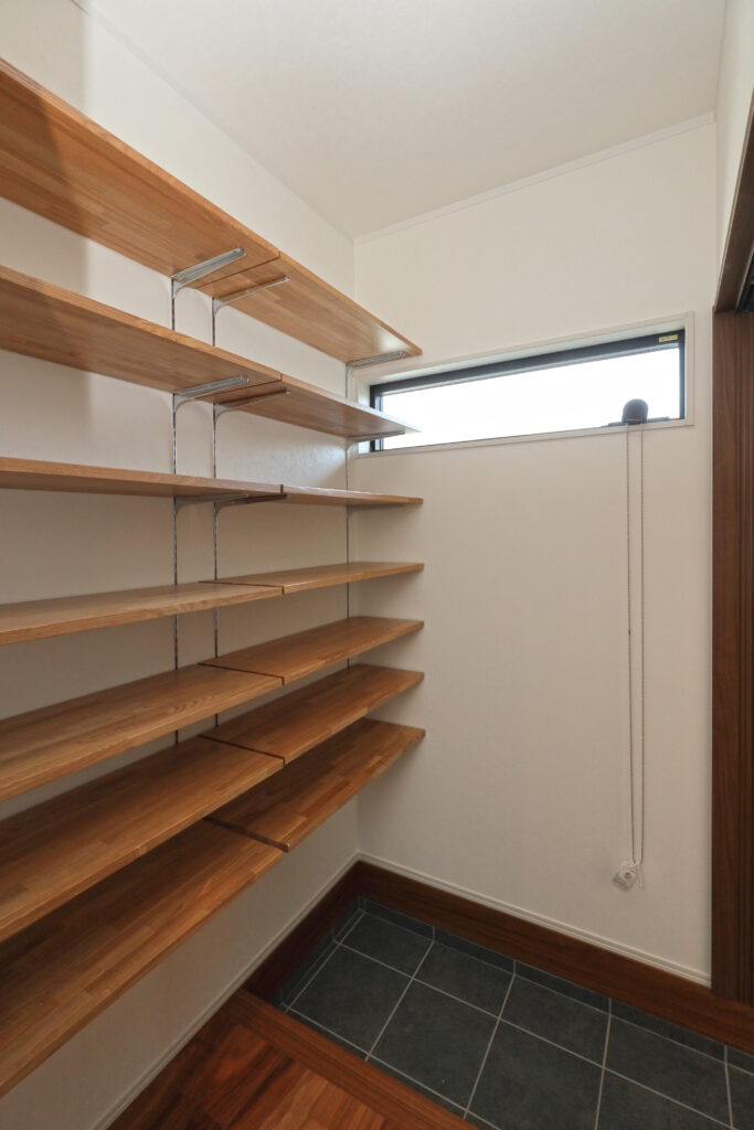 木の城いちばん施工例　土間収納