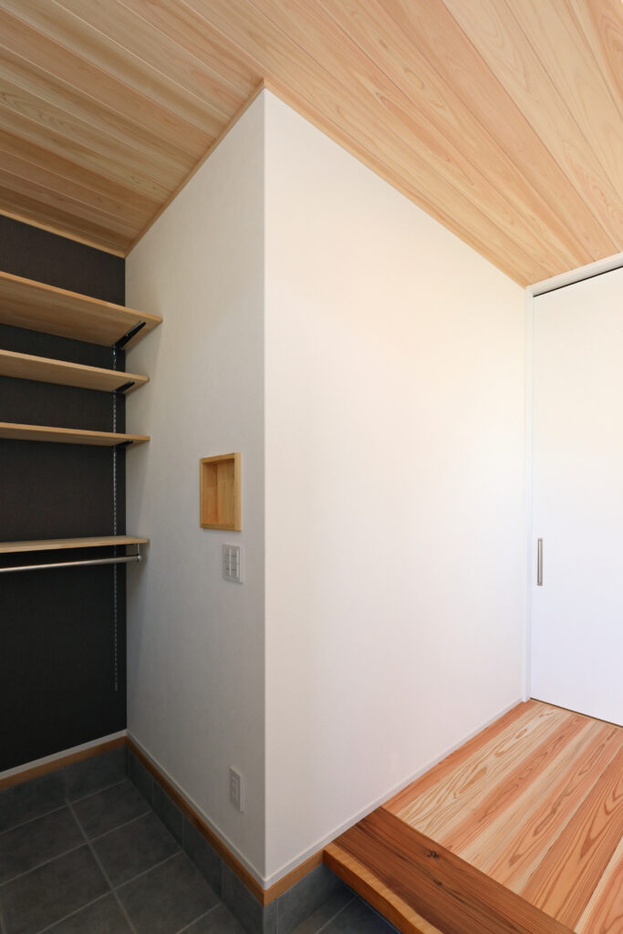 木の城いちばん施工例　土間収納