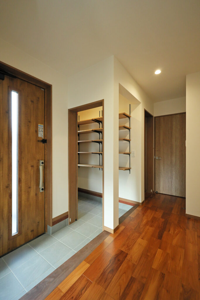 倉敷注文住宅　玄関施工例